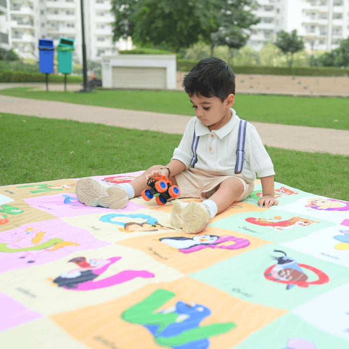 Alphabet print waterproof picnic mat